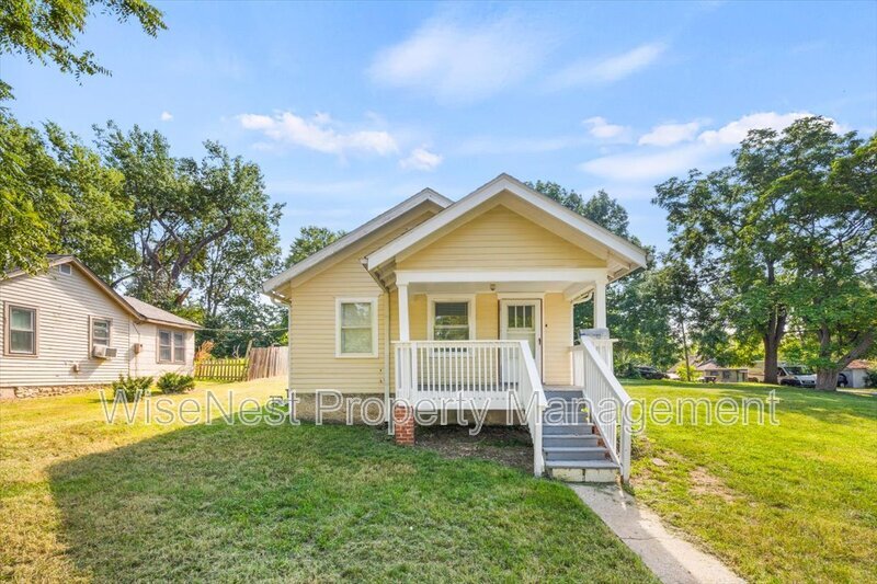 8329 Park Ave in Kansas City, MO - Building Photo