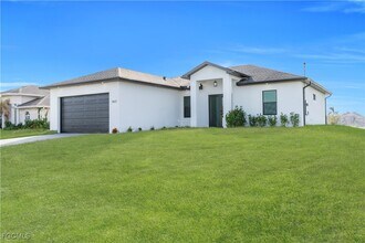 1612 NW 9th Ave in Cape Coral, FL - Building Photo - Building Photo