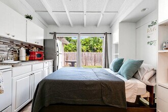 2019 Fletcher St in Hollywood, FL - Foto de edificio - Building Photo