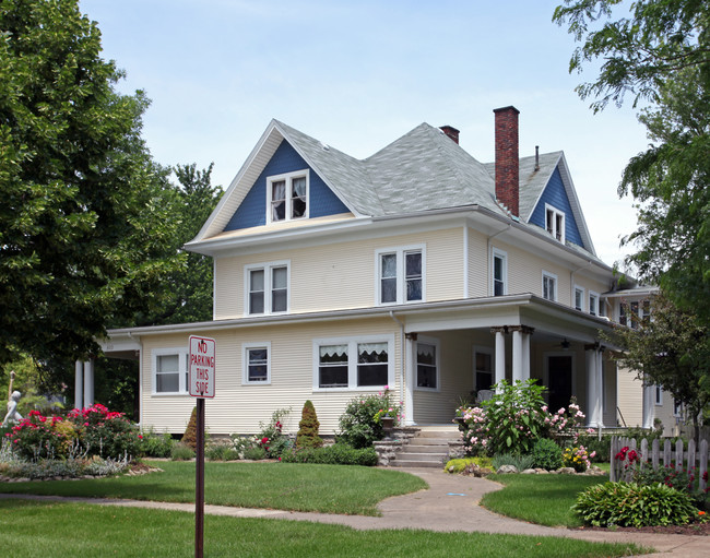 503 E Second St in Port Clinton, OH - Foto de edificio - Building Photo