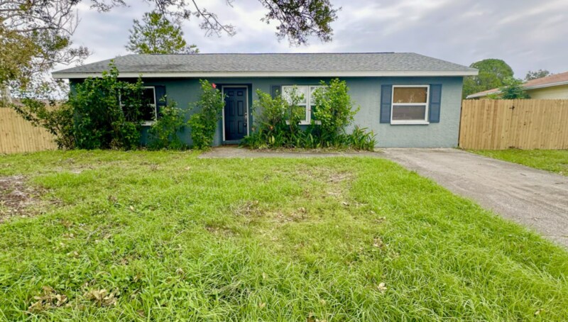 6475 Cedarbrook Dr in Pinellas Park, FL - Building Photo