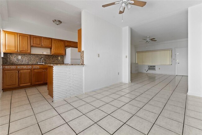 1165 Marseille Dr in Miami Beach, FL - Building Photo - Building Photo