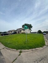 5802 84th 1/2 Ave N, Unit Left side 5804 in Brooklyn Park, MN - Building Photo