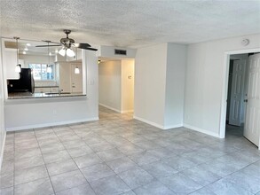 6332 Newtown Cir in Tampa, FL - Building Photo - Building Photo