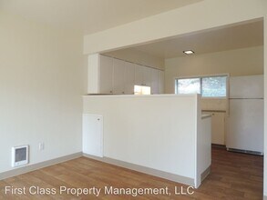 8500 SW Canyon Dr-Unit -UNIT 3 in Portland, OR - Building Photo - Building Photo