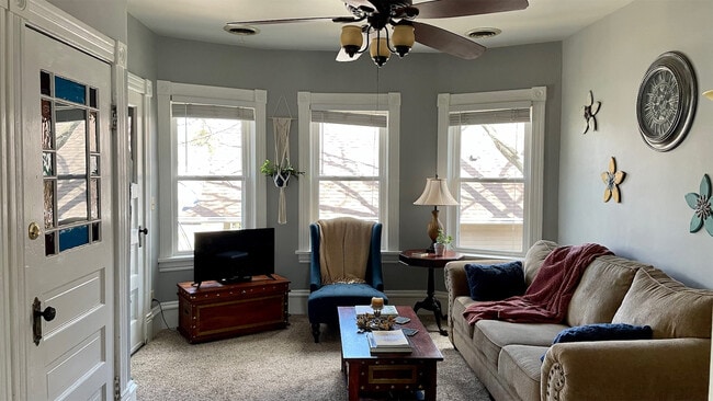 401 Laurel St W, Unit 2 (Upper) in Stillwater, MN - Building Photo - Building Photo