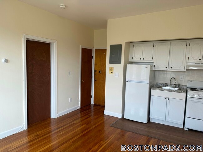 64 Brighton Ave, Unit 306 in Boston, MA - Building Photo - Building Photo