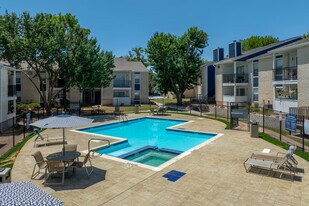 Sandstone in Waco, TX - Building Photo