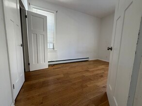 6 Vreeland Ter, Unit 1 in Jersey City, NJ - Foto de edificio - Building Photo