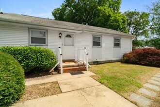 3 Joan Cir in Newport News, VA - Building Photo - Building Photo