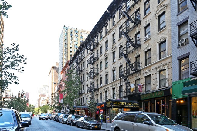 413-415 E 70th St in New York, NY - Building Photo - Building Photo