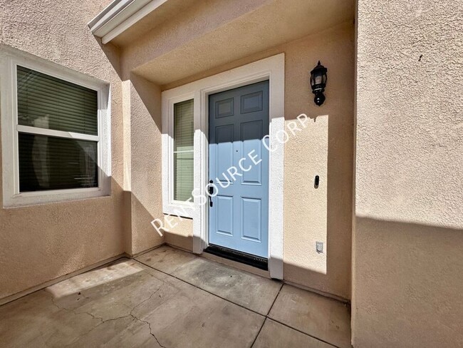 16339 Mountain Ln in Santa Clarita, CA - Building Photo - Building Photo