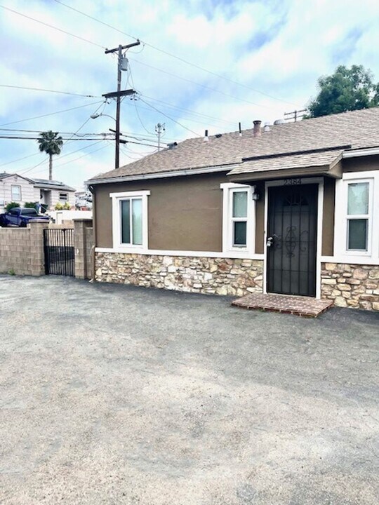 2384 El Prado Ave in Lemon Grove, CA - Foto de edificio