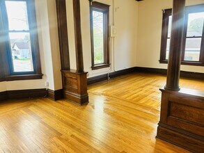 386 1st St, Unit 384.5 1st St in Manistee, MI - Building Photo - Building Photo