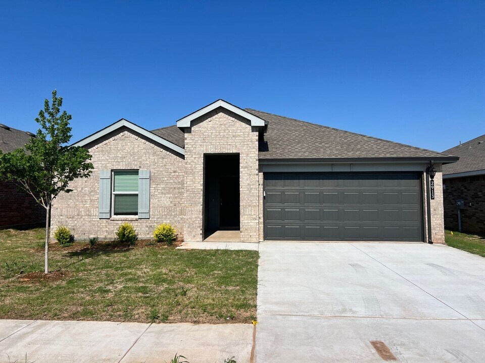 2913Firefly Drive in Yukon, OK - Building Photo