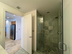 1050 Brickell Ave, Unit 1912 in Miami, FL - Building Photo - Building Photo