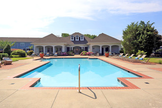 Trail Creek in Hampton, VA - Foto de edificio - Building Photo