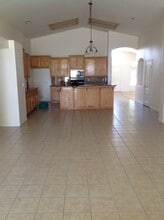 504 Tabor Way in Bakersfield, CA - Building Photo - Building Photo
