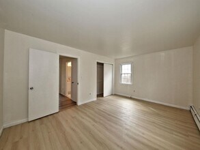 22 Wyman St in Rye Brook, NY - Foto de edificio - Building Photo