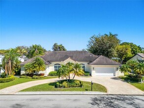 5253 NW 94th Doral Pl in Doral, FL - Building Photo - Building Photo