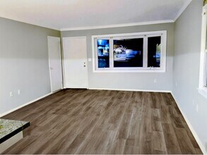 411 Brewer St in East Hartford, CT - Building Photo - Building Photo