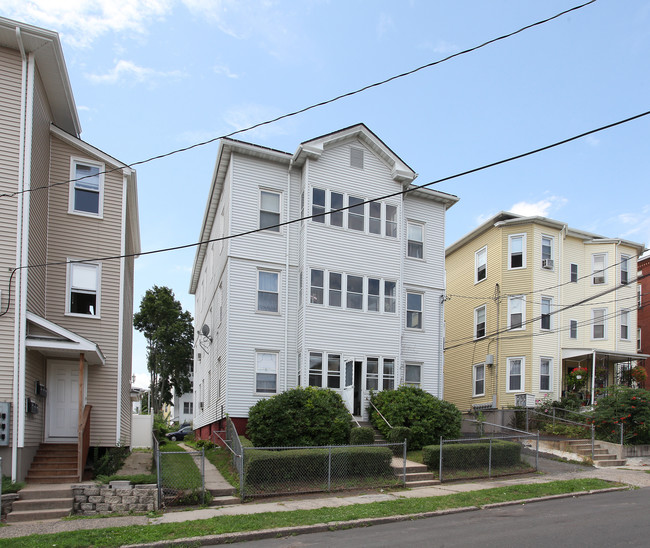 140 Grove St in New Britain, CT - Building Photo - Building Photo