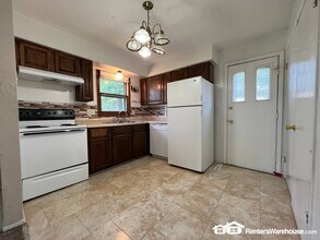 910 E Railroad Ave in Des Moines, IA - Building Photo - Building Photo