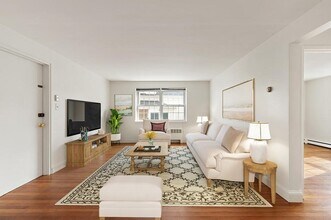 8 Menotomy Rd in Arlington, MA - Building Photo - Building Photo