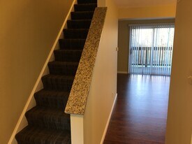 103 Shadowlawn Dr in Pittsburgh, PA - Building Photo