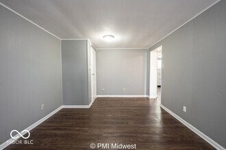 7046 E US Hwy 36 in Avon, IN - Foto de edificio - Building Photo