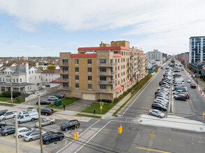 125 E Broadway in Long Beach, NY - Building Photo - Building Photo