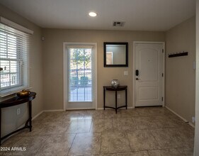 1628 E Canyon Creek Dr in Gilbert, AZ - Foto de edificio - Building Photo