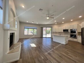 8214 E Sierra Pinta Dr in Scottsdale, AZ - Building Photo - Building Photo