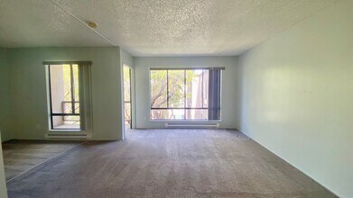 2 Anchor Dr in Emeryville, CA - Building Photo - Building Photo