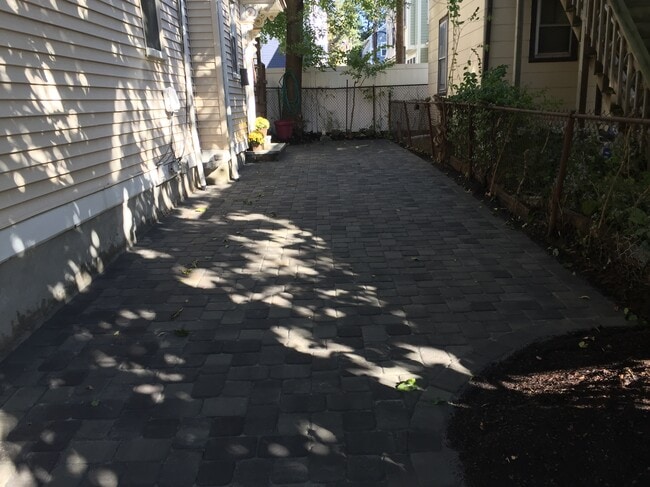 8 Woodman St, Unit 1 in Boston, MA - Building Photo - Building Photo
