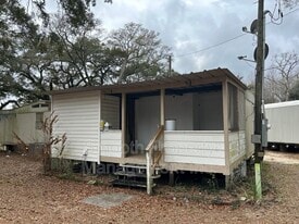 191 E Oakfield Rd in Pensacola, FL - Building Photo