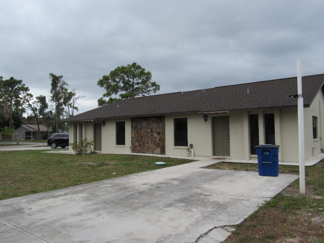 7447 Mellon Rd in Ft. Myers, FL - Building Photo - Building Photo