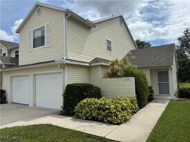 1526 Trafalgar Ln in Naples, FL - Building Photo