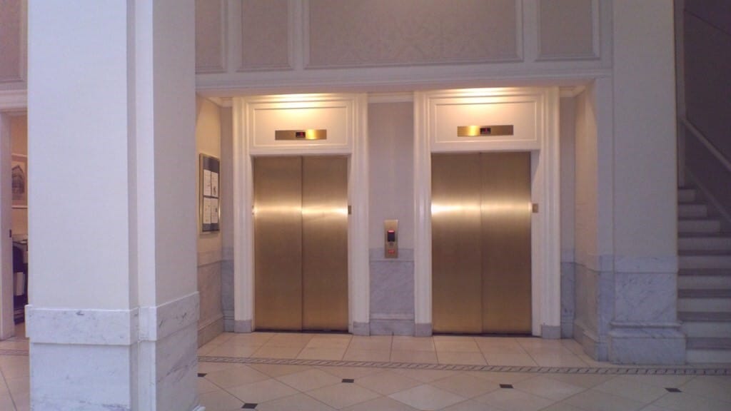 21 Beacon St, Unit 8T in Boston, MA - Building Photo