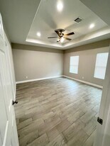 7751 Swiftwater Ln in Houston, TX - Building Photo