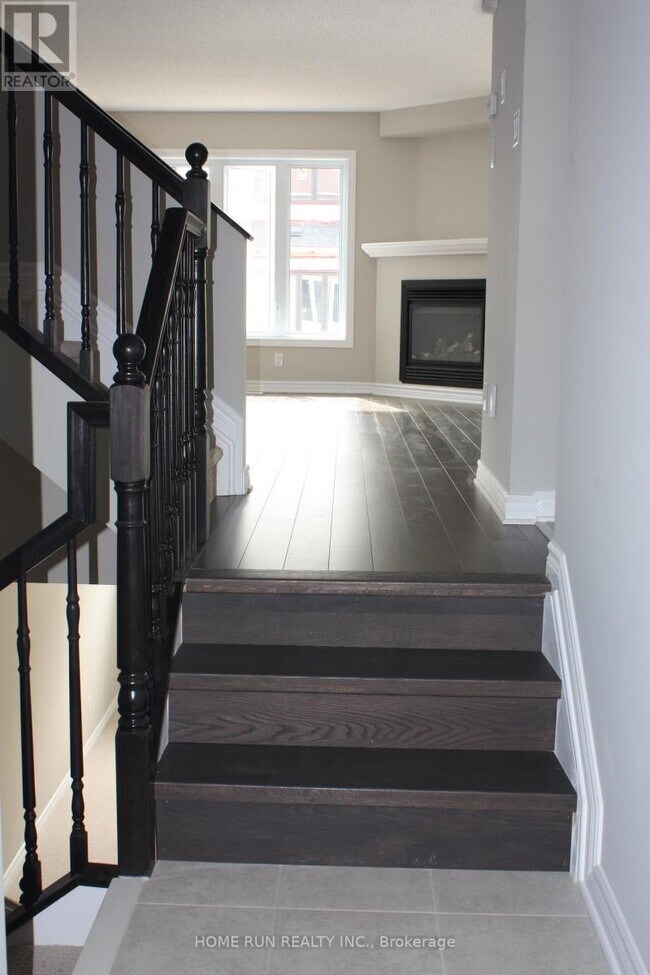 230 Mancini Way in Ottawa, ON - Building Photo - Building Photo
