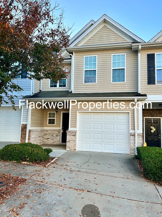 4655 Beacon Ridge Ln in Flowery Branch, GA - Foto de edificio