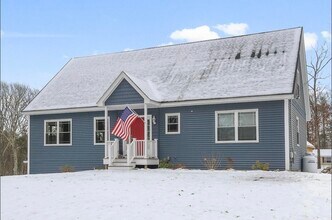9 Gulliver Ave in Salem, NH - Building Photo - Building Photo
