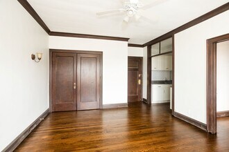 1367 E 53rd St, Unit 307 in Chicago, IL - Foto de edificio - Building Photo