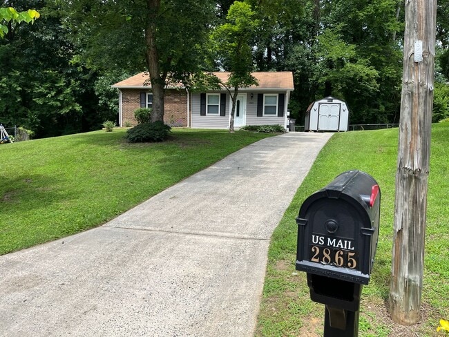 property at 2865 Aztec Ct
