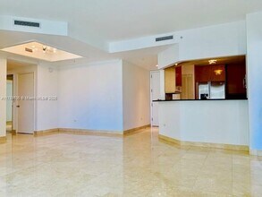 801 Brickell Key Blvd in Miami, FL - Building Photo - Building Photo