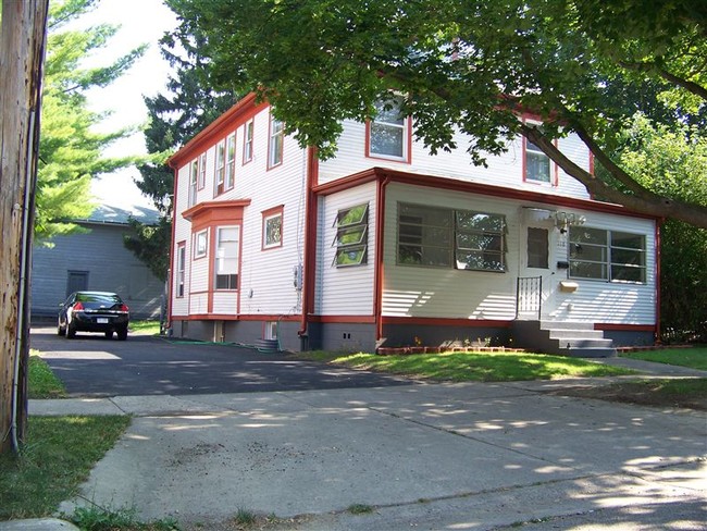 315 S Winter St in Adrian, MI - Building Photo - Building Photo