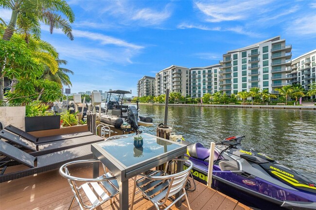 property at 1036 NW N River Dr
