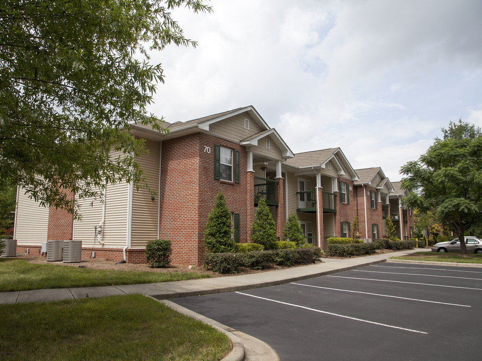 Hillside Commons in Hendersonville, NC - Building Photo