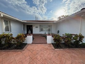 2911 SW 98th Ave in Miami, FL - Building Photo